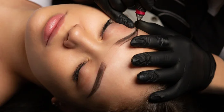Permanentní make-up: pudrové obočí nebo horní linka i zesvětlení či odstranění