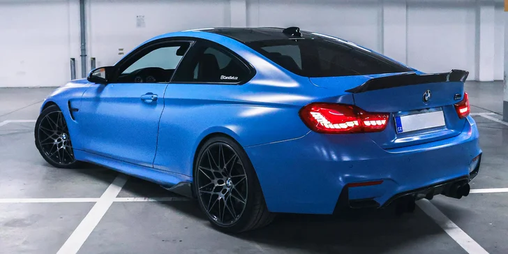 Zapůjčení žihadla BMW M4 Competition 600HP ve dnech pondělí–čtvrtek: 1, 3 nebo 5 hod.