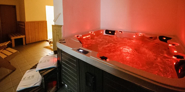 Privátní wellness pro dva v centru Kutné Hory: relax ve vířivce nebo i v sauně