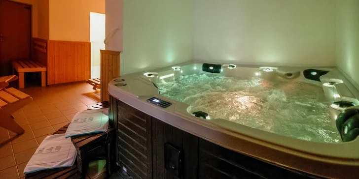 Privátní wellness pro dva v centru Kutné Hory: relax ve vířivce nebo i v sauně