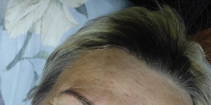 Permanentní make-up rtů Ombre lips nebo obočí vybranou metodou