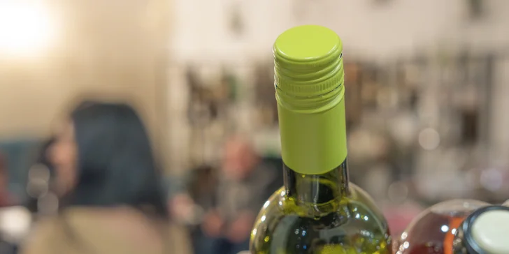 Degustace vín se someliérem pro 2 osoby: 5–6 vzorků a tapas
