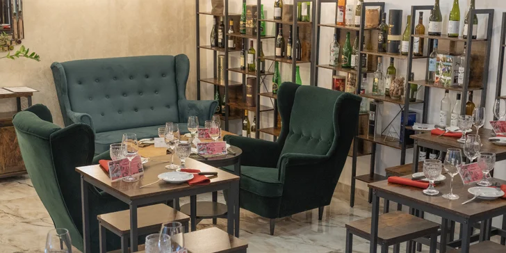 Degustace vín se someliérem pro 2 osoby: 5–6 vzorků a tapas