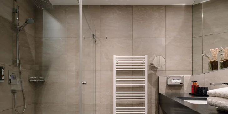 Krásný hotel ve Schladmingu: wellness a střešní bazén, polopenze plus a sommercard s lanovkami zdarma