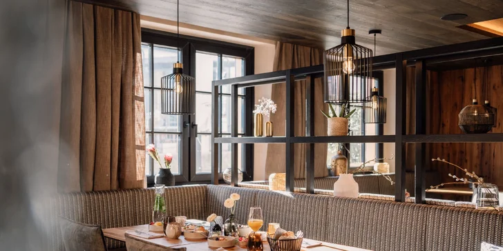 Krásný hotel ve Schladmingu: wellness a střešní bazén, polopenze plus a sommercard s lanovkami zdarma