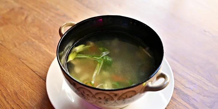 Limonády, koktejly a poke bowl s shishou či asijské menu pro dva na Vinohradech