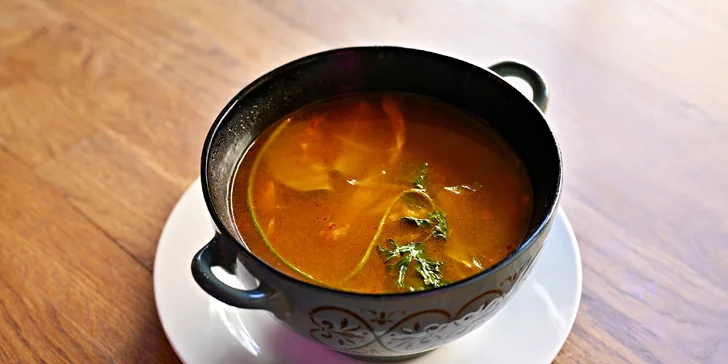 Limonády, koktejly a poke bowl s shishou či asijské menu pro dva na Vinohradech