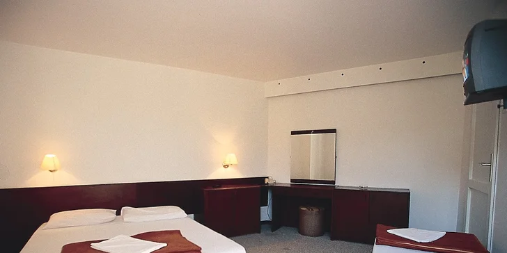 Chorvatská dovolená na ostrově Krk: polopenze, hotel 50 m od moře, sportovní aktivity