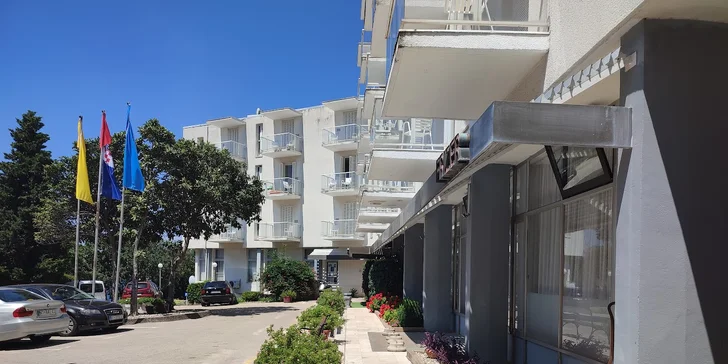 Chorvatská dovolená na ostrově Krk: polopenze, hotel 50 m od moře, sportovní aktivity