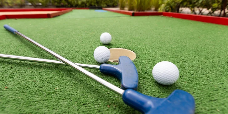 Minigolf pro dva, čtyřčlennou rodinu i partu 10 lidí: časově neomezená hra