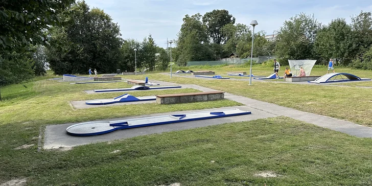 Minigolf pro dva, čtyřčlennou rodinu i partu 10 lidí: časově neomezená hra