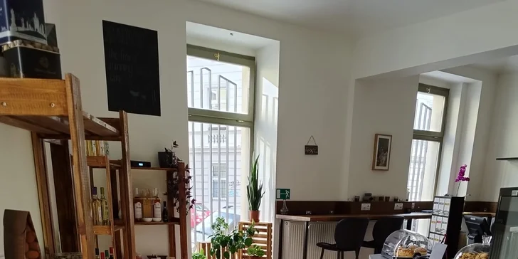 Croissant s nutellou či pistáciovým krémem nebo vafle a káva až pro 2 osoby