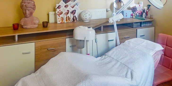 Permanentní make-up rtů Ombre lips nebo obočí vybranou metodou