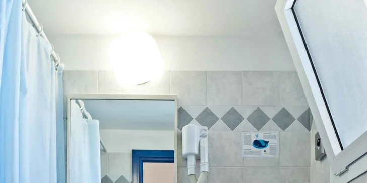 Letní dovolená v Itálii: hotel u pláže, bazén a plná penze s nápoji