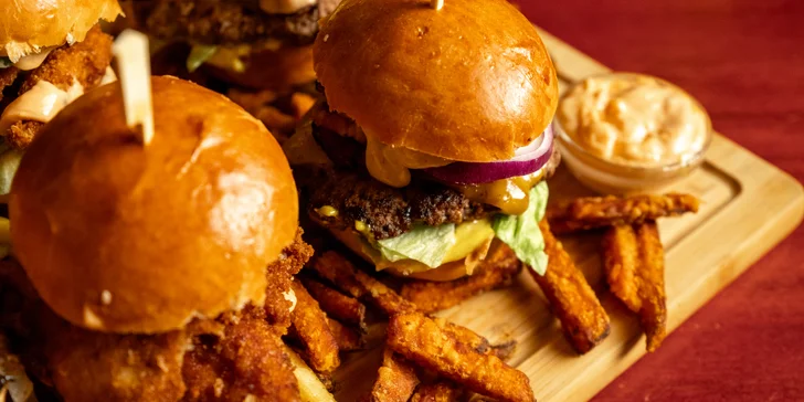 Speciální nabídka pro dva: 6 miniburgerů, dvoje hranolky a domácí dipy