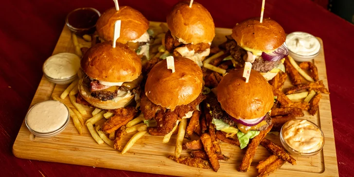 Speciální nabídka pro dva: 6 miniburgerů, dvoje hranolky a domácí dipy