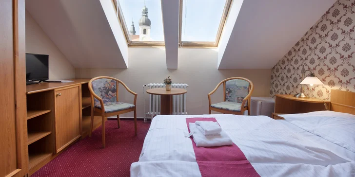 Pobyt v Telči v hotelu na náměstí: všední dny i víkendy, polopenze, víno i káva