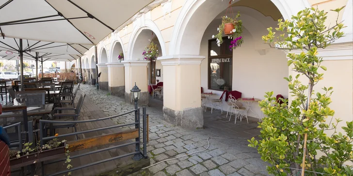 Pobyt v Telči v hotelu na náměstí: všední dny i víkendy, polopenze, víno i káva