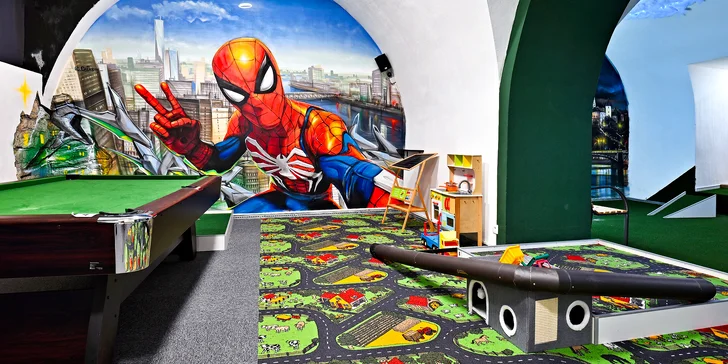 Indoor minigolf na Andělu: 18 jamek a 2 hodiny zábavy pro děti i dospělé
