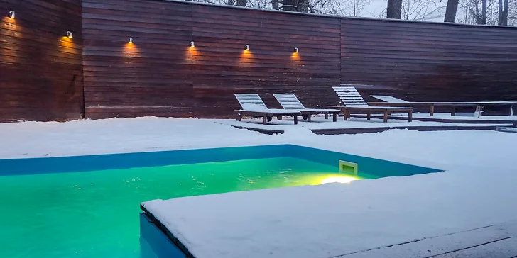 Relax ve finském stylu: neomezený vstup do sauny pro 2 i 4 osoby, venkovní bazének