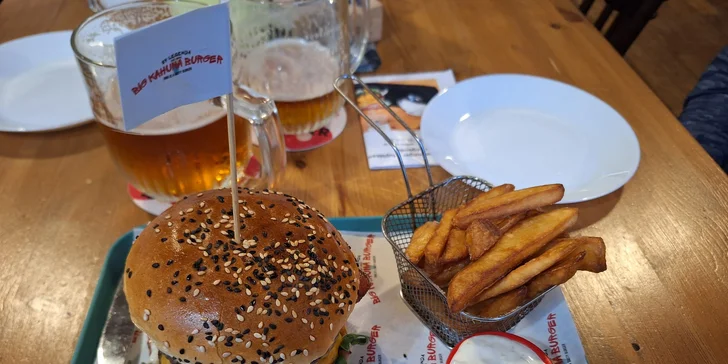 Dvojitá porce slasti: doubleburger se 400 g masa a tuplovanou plzní u I. P. Pavlova