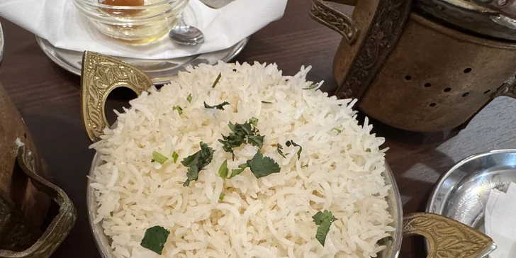 Indicko-nepálské menu pro 2-4 osoby: předkrm, kuřecí či vege speciality a dezert