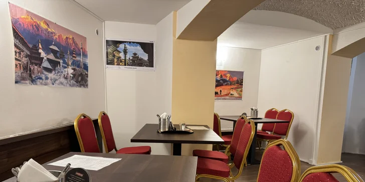 Indicko-nepálské menu pro 2-4 osoby: předkrm, kuřecí či vege speciality a dezert