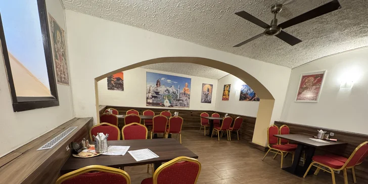 Indicko-nepálské menu pro 2-4 osoby: předkrm, kuřecí či vege speciality a dezert