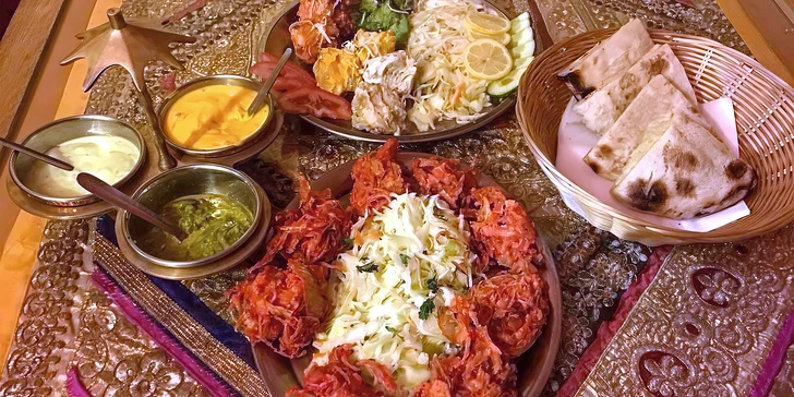 Masové či vegetariánské indické menu pro dva: korma, palak paneer i masala