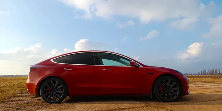 Tesla 3 Performance: spolujízda nebo řízení i s příběhy z cest kolem světa