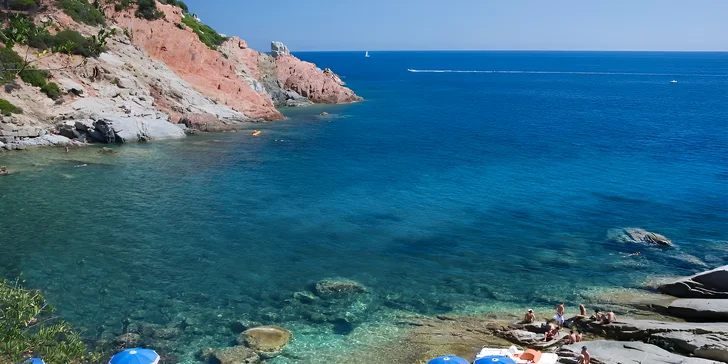 Sardinie: hotel v romantickém zálivu Cala Moresca, bazény, polopenze i možnost spa