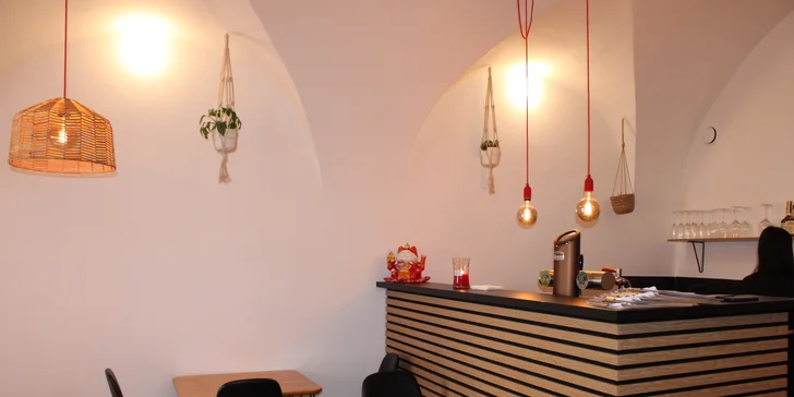 Tříchodové menu pro dva: závitky či krevety, polévka i křupavá kachna nebo restované hovězí