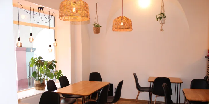 Tříchodové menu pro dva: závitky či krevety, polévka i křupavá kachna nebo restované hovězí