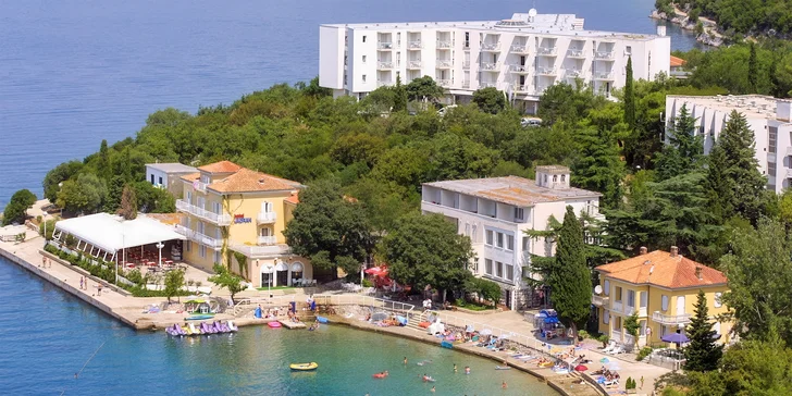 Chorvatská dovolená na ostrově Krk: polopenze, hotel 50 m od moře, sportovní aktivity
