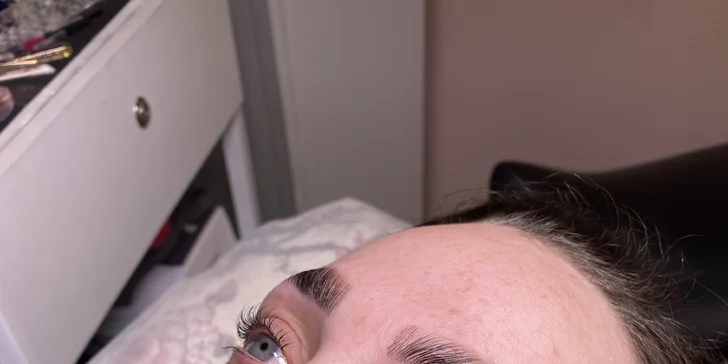 Laminace obočí i lash lifting vč. barvení a výživy či balíček obou metod