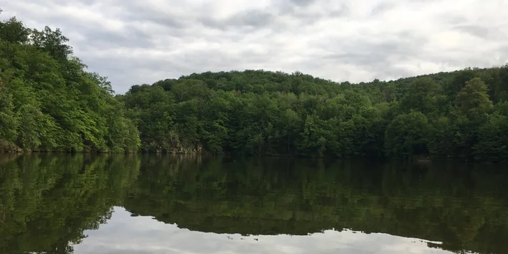 Ranní pádlování na Brněnské přehradě: zapůjčení paddleboardu či kajaku pro 1-2 osoby