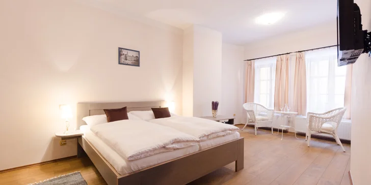 Ubytování jen pár kroků od krumlovského zámku: na výběr apartmán i pokoj s terasou