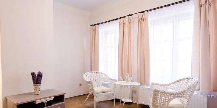 Ubytování jen pár kroků od krumlovského zámku: na výběr apartmán i pokoj s terasou