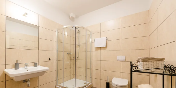 Ubytování jen pár kroků od krumlovského zámku: na výběr apartmán i pokoj s terasou