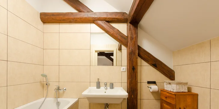 Ubytování jen pár kroků od krumlovského zámku: na výběr apartmán i pokoj s terasou