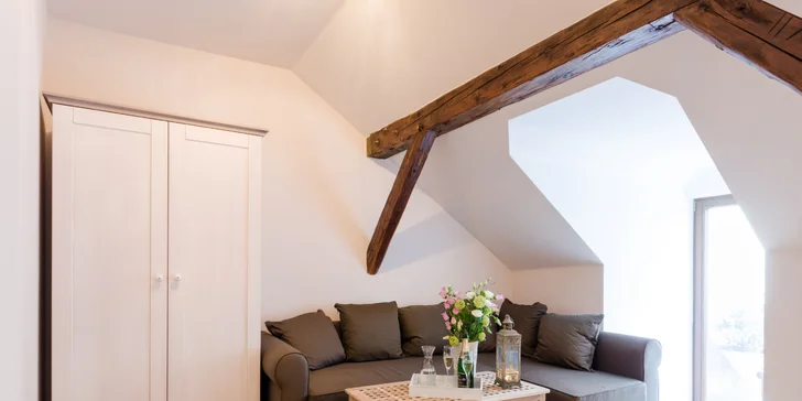 Ubytování jen pár kroků od krumlovského zámku: na výběr apartmán i pokoj s terasou