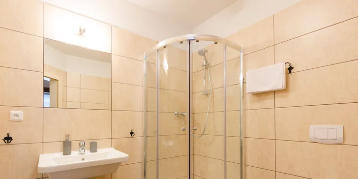 Ubytování jen pár kroků od krumlovského zámku: na výběr apartmán i pokoj s terasou