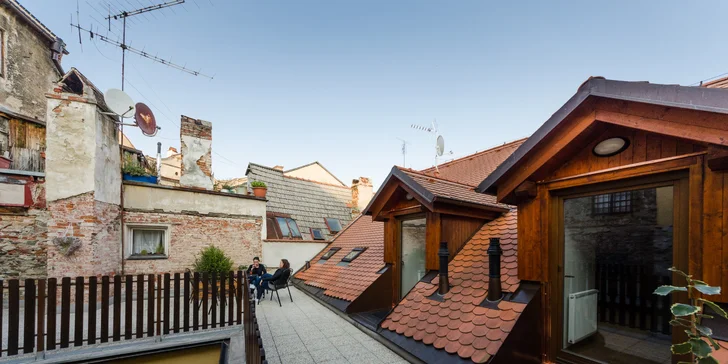 Ubytování jen pár kroků od krumlovského zámku: na výběr apartmán i pokoj s terasou