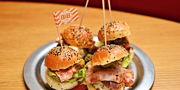 Degustace miniburgerů pro 2 osoby, včetně předkrmů, příloh a dipů