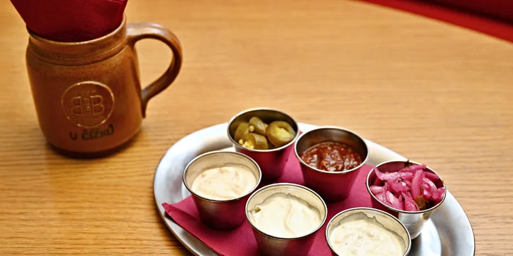 Degustace miniburgerů pro 2 osoby, včetně předkrmů, příloh a dipů