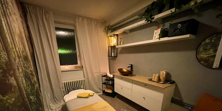 Masáže v Chrudimi: regenerační, aromaterapeutická či lávovými kameny na 60-120 minut