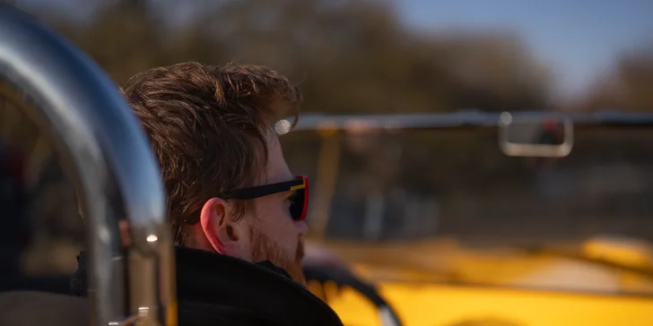 Pohodová vyjížďka: zapůjčení dvoumístného kabrioletu Roadster Kaipan 14 na 2 hod. i víkend