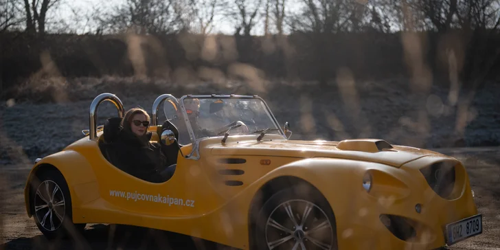 Pohodová vyjížďka: zapůjčení dvoumístného kabrioletu Roadster Kaipan 14 na 2 hod. i víkend