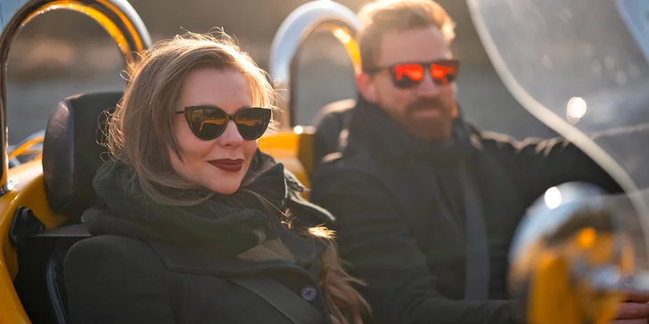 Pohodová vyjížďka: zapůjčení dvoumístného kabrioletu Roadster Kaipan 14 na 2 hod. i víkend
