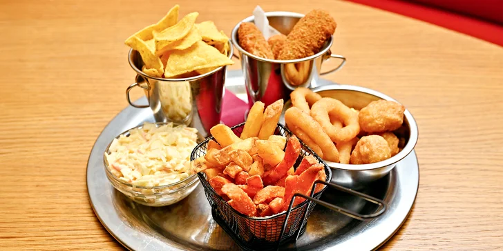 Degustace miniburgerů pro 2 osoby, včetně předkrmů, příloh a dipů